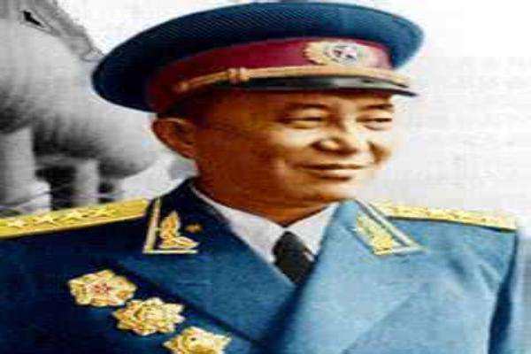 1950年，北京西單一小販被抓，彭德懷大喜：這個劊子手終於抓到了