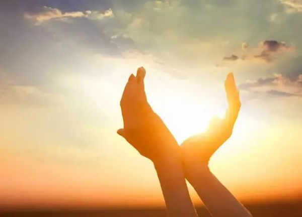 逆境中，我們要堅定信念，永不言棄！我相信，唯有愛，能治癒一切