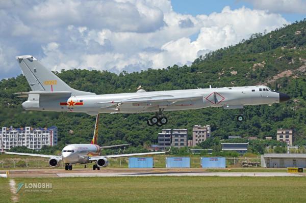 美軍雙航母來威懾,解放軍19架軍機戰巡,不給五角大樓挑釁的機會 美軍雙航母來威懾,解放軍19架軍機戰巡,不給五角大樓挑釁的機會