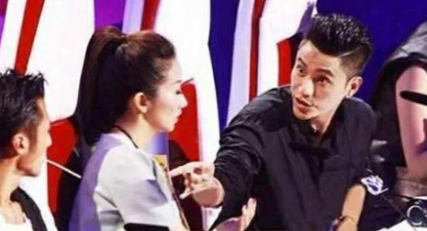 “目中無人”陳坤,當眾怒砸謝霆鋒,大罵學生,王菲4字犀利回懟 “目中無人”陳坤,當眾怒砸謝霆鋒,大罵學生,王菲4字犀利回懟