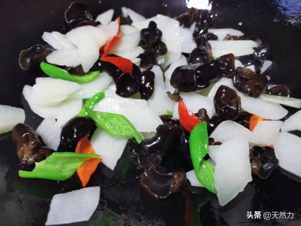 飯店的山藥炒木耳為什麼好吃，那是有講究的，簡單易學，一看就會