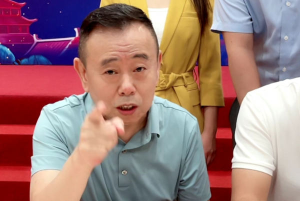 繼“43度飛天”之後,潘長江直播賣酒又“翻車”,網友:滿嘴胡說 繼“43度飛天”之後,潘長江直播賣酒又“翻車”,網友:滿嘴胡說