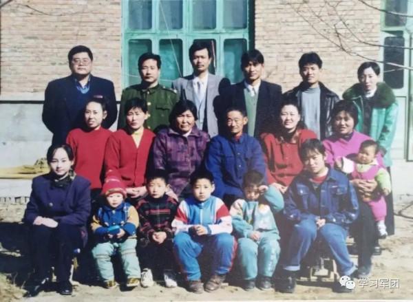 家有老黨員 | 我要成為扛得起槍、拿得起筆的兵！