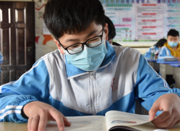 從中等生到尖子生，需要跨越多少障礙，初中老師的回答發人深省