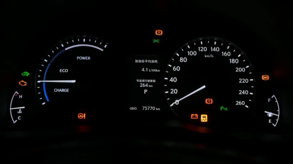 細數二手雷克薩斯ES300h的特點，什麼樣的人適合當車主？