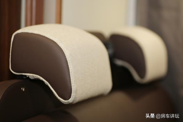 單拓展的房車見多了,橫床變豎床,這種佈局的你見過嗎? 單拓展的房車見多了,橫床變豎床,這種佈局的你見過嗎?