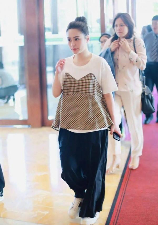 5位紅毯翻車女明星,阿嬌的腿,沈月的身高,周冬雨讓我笑彎了腰 5位紅毯翻車女明星,阿嬌的腿,沈月的身高,周冬雨讓我笑彎了腰