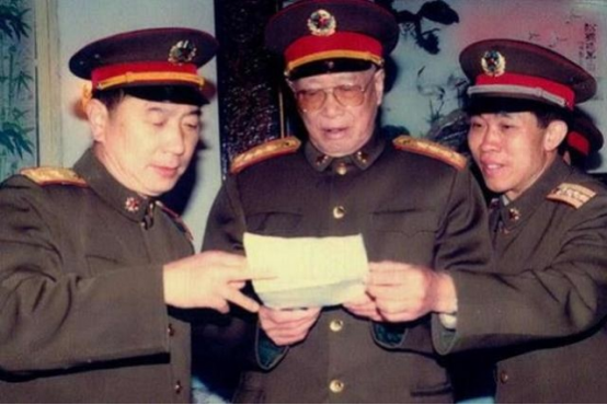 開國上將低調樸素，他的妻子去醫院看病，竟被護士嘲笑為鄉巴佬