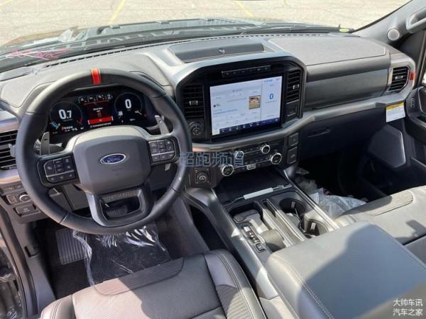 硬派越野皮卡，全新福特F-150猛禽海外街拍，給你兇悍不羈的體驗