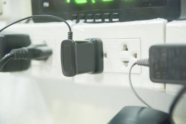 家中這5件電器用完要拔插頭，不僅耗電，還可能會有安全隱患