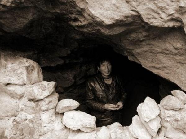 日本鎮魂塔，壓著中國238塊石頭，許多來自長城，至今拒不拆除