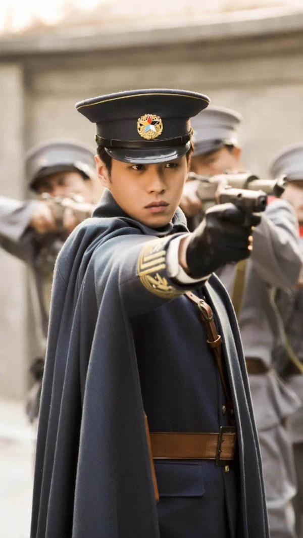 同樣是演軍人，肖戰張譯氣場強，黃景瑜像小混混，差別在於體態？