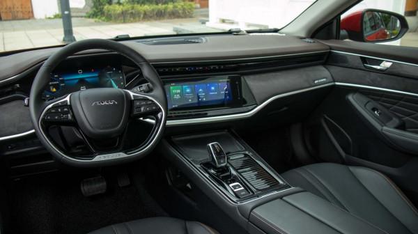 以運動見長的三好學生 試駕：東風風神奕炫MAX