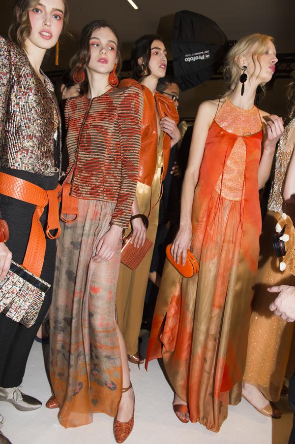 Armani Privé經典高定系列：不同深淺的橙色，演繹東方美學