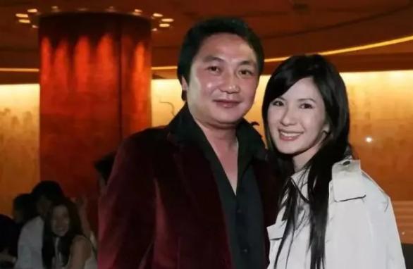 女子嫁入豪門躋身上流名媛,離婚後富婆作風依舊不減當年 女子嫁入豪門躋身上流名媛,離婚後富婆作風依舊不減當年