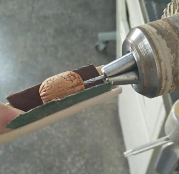 製作桃核光珠的方法 製作桃核光珠的方法