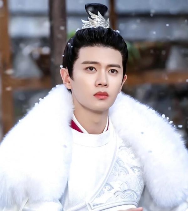 原來男明星都改過名字！任嘉倫土氣，王一博文藝，肖戰最意外