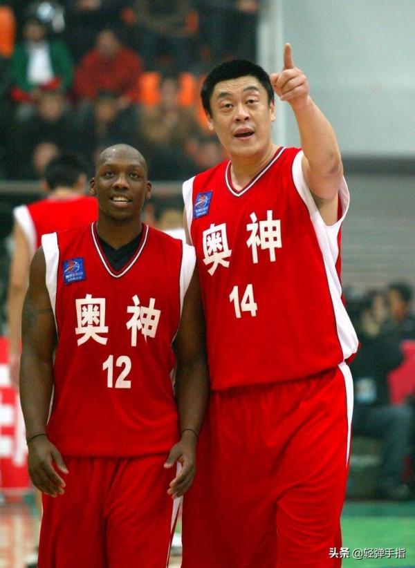 人物｜94黃金一代中鋒，中途退役去機場工作，效力10支球隊創紀錄