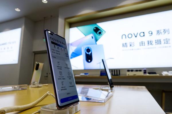 華為nova 新機證件照曝光，採用雙圓環設計，或配備1.08億畫素主攝