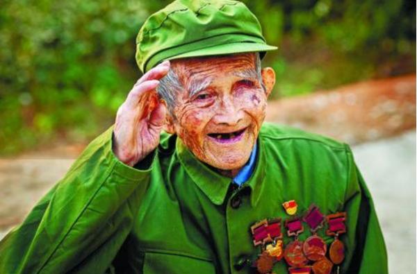 一等功臣隱居64年,做手術兒子去報銷,老人怒斥:家裡出不起錢? 一等功臣隱居64年,做手術兒子去報銷,老人怒斥:家裡出不起錢?