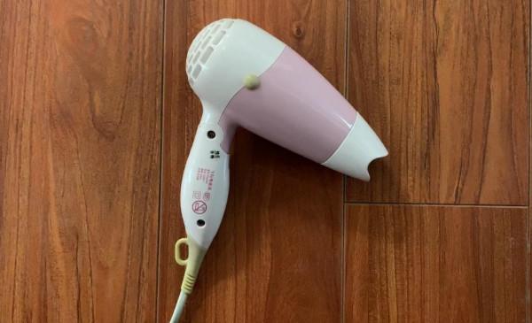 貼春聯時門上有膠怎麼辦