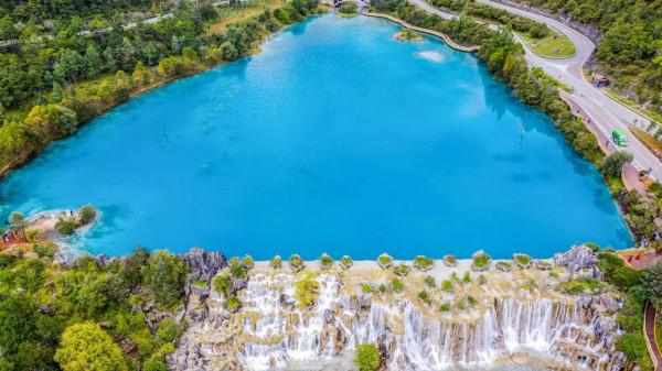 玉龍雪山腳下的隱秘山谷，消失地平線裡的藍月亮山谷真的很美很美