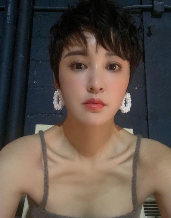 張歆藝曬健身照片,動作十分專業令人意外,長期堅持鍛鍊很是自律 張歆藝曬健身照片,動作十分專業令人意外,長期堅持鍛鍊很是自律