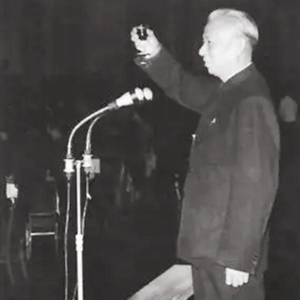 秘訪蘇聯的劉少奇為何一再拒絕斯大林的敬酒？場面一度相當尷尬