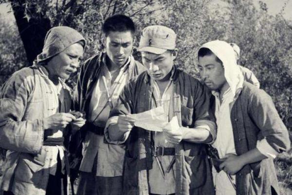 雙槍李向陽原型郭興病逝，遺物中發現三把槍，背後意義令人敬佩