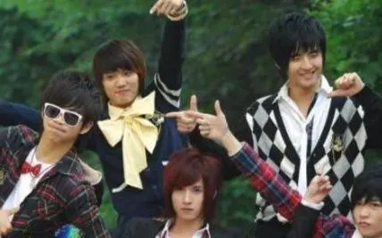 那個離開《天天向上》,磕頭跪謝汪涵的小五金恩聖,如今去哪了? 那個離開《天天向上》,磕頭跪謝汪涵的小五金恩聖,如今去哪了?