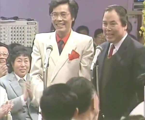 著名相聲演員笑林：結婚父母不來也幸福，59歲讓妻子流淚