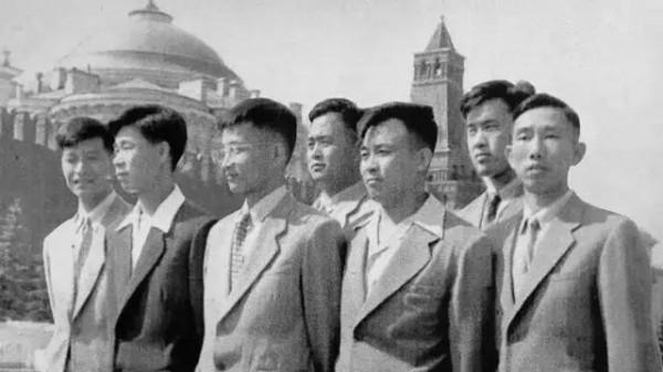 1985年，外交郵袋在萬米高空神秘失蹤，4年後才知叛徒已得到報應