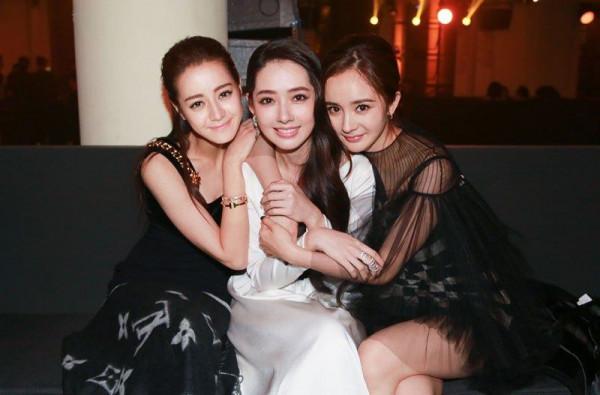 又秒了其他女星？合照必贏，單人照一般，沈月這是什麼神奇體質