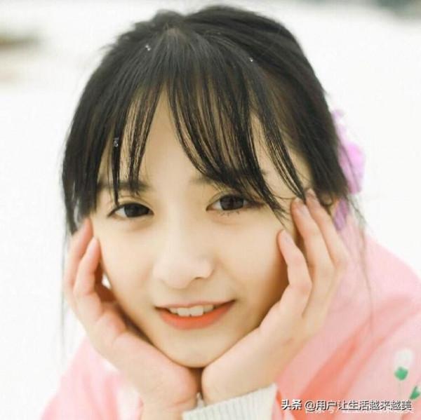 陳妍希一襲露肩長裙仙氣飄飄