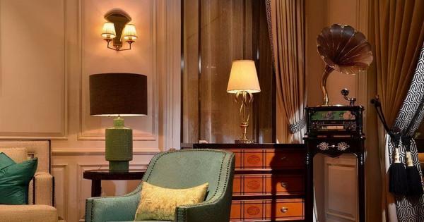 參觀劉嘉玲和梁朝偉的家，房子四周沒有鄰居，每天出大門就能爬山