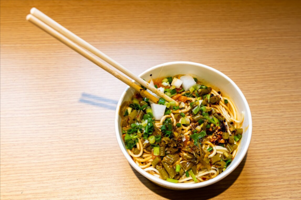 湖北人為啥喜歡用一次性餐具來吃飯?看完懂了,原來不是為了省錢 湖北人為啥喜歡用一次性餐具來吃飯?看完懂了,原來不是為了省錢