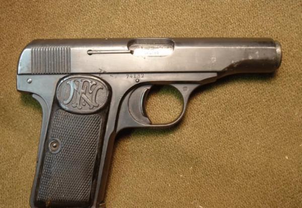 這十把手槍曾是“名將”的配槍，每一把都是軍工的傑作