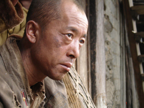 我的團長我的團原著:東北佬李烏拉死後,老鄉迷龍揹著他要走回家 我的團長我的團原著:東北佬李烏拉死後,老鄉迷龍揹著他要走回家