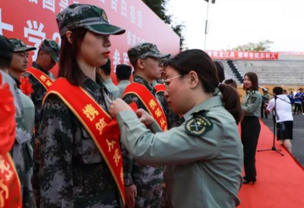 事業編和50萬退伍費該咋選？退伍軍人選擇很一致，大學生要了解