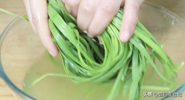 自從學會餃子皮的新做法，全家人天天點名要吃，酥脆鮮香，又解饞