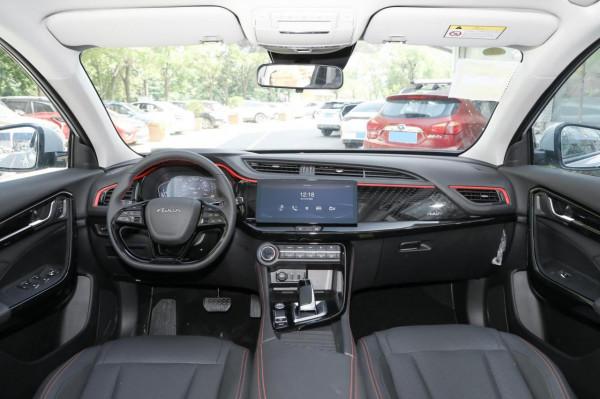 東風風神AX7馬赫版，搭載190馬力，內飾舒適，操作起來比較好上手