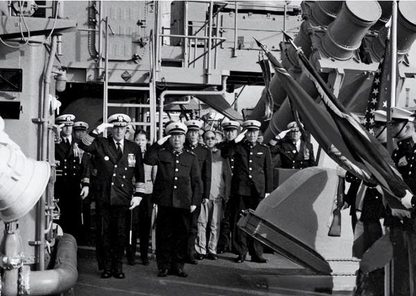 87年鄧小平指著劉華清和洪學智，問一邊的楊尚昆：他們命令下了沒