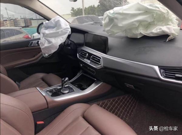 才開兩年的寶馬X5幾乎撞報廢,精修之後賣65萬,驗車師差點看走眼 才開兩年的寶馬X5幾乎撞報廢,精修之後賣65萬,驗車師差點看走眼