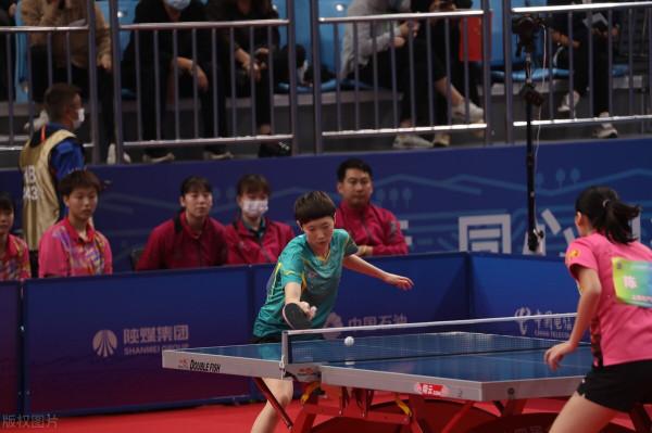 女乒王者對決!全運會團體賽王曼昱3-0橫掃陳夢,陳夢搖頭惋惜 女乒王者對決!全運會團體賽王曼昱3-0橫掃陳夢,陳夢搖頭惋惜