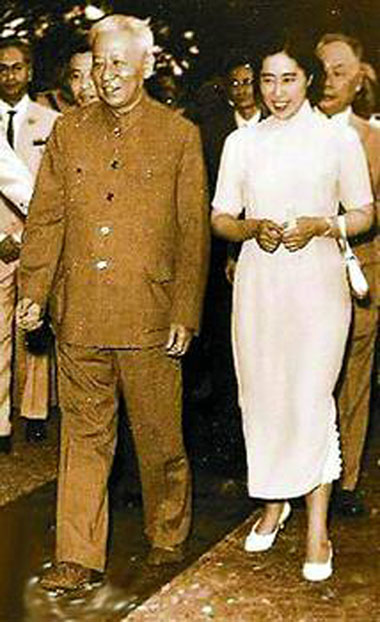 劉少奇夫人訪問緬甸時借來的項鍊掉入大海,緬甸送她一串珍貴項鍊 劉少奇夫人訪問緬甸時借來的項鍊掉入大海,緬甸送她一串珍貴項鍊