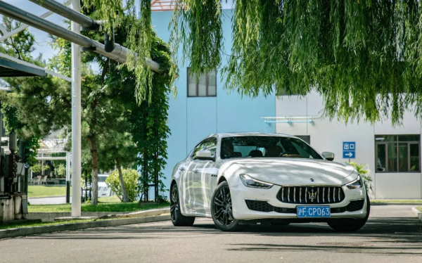 不買BBA買它?百萬級聲浪,2.0T馬力爆表,堪稱“理性”之選 不買BBA買它?百萬級聲浪,2.0T馬力爆表,堪稱“理性”之選