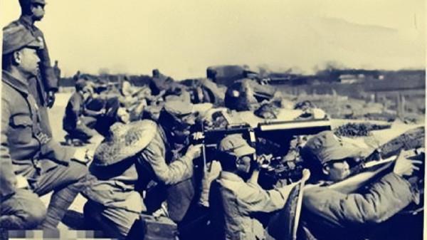 長征勝利之後，毛主席贈詩“唯我彭大將軍”，彭德懷提筆修改4字