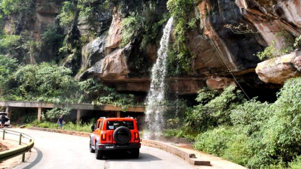 坦克300千里大奔襲 雲貴高原風景好，夠硬更好玩！