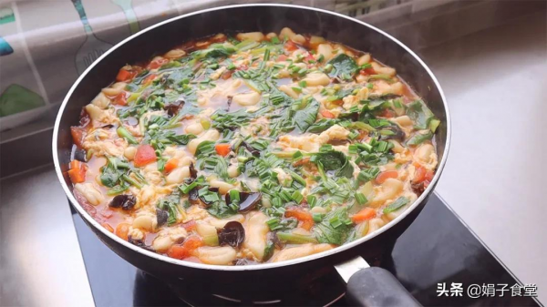 天冷了，就饞這道麵食，比麵條好吃，比餃子簡單，一大鍋吃不夠