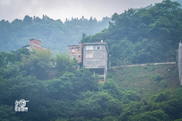 隨行 | 中國“最窄”的縣城——鹽津縣